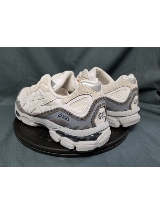 Athletic_Shoes